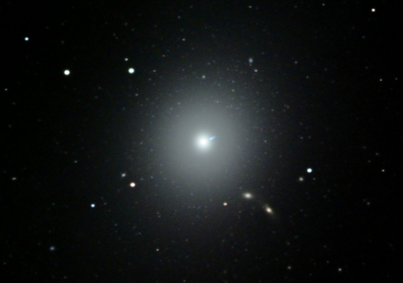 銀河　M87の画像です。