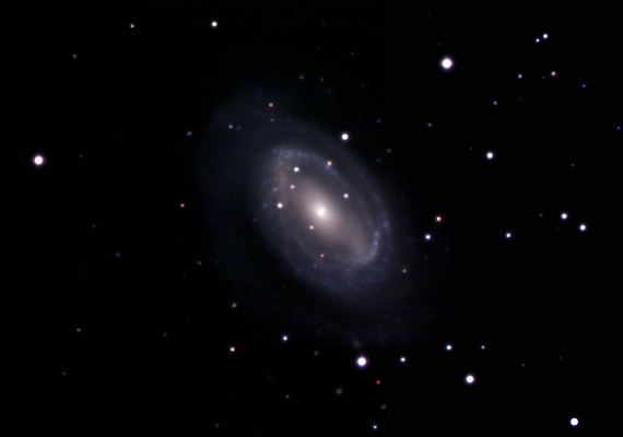 銀河　NGC4725の画像です。