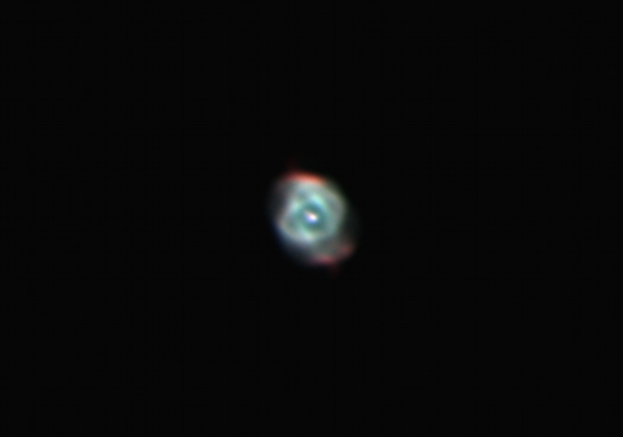 惑星状星雲　NGC6543の画像です。