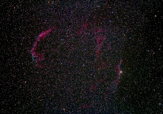 網状星雲・ベール星雲の画像です。