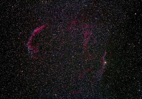 網状星雲・ベール星雲の画像です。