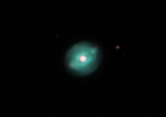 惑星状星雲　NGC6826の画像です。