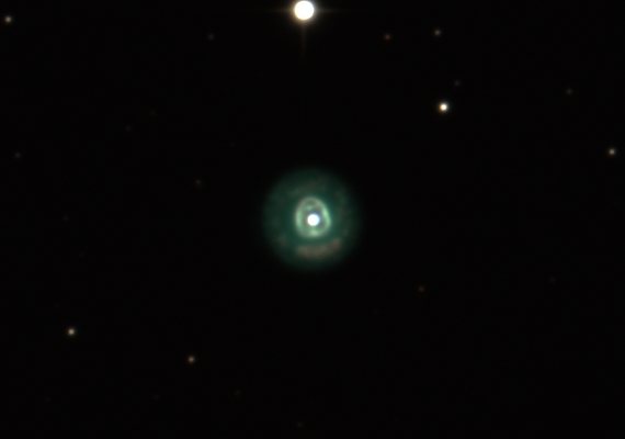 惑星状星雲　NGC2392の画像です。