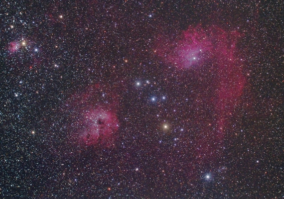 散光星雲IC405・IC410の画像です。